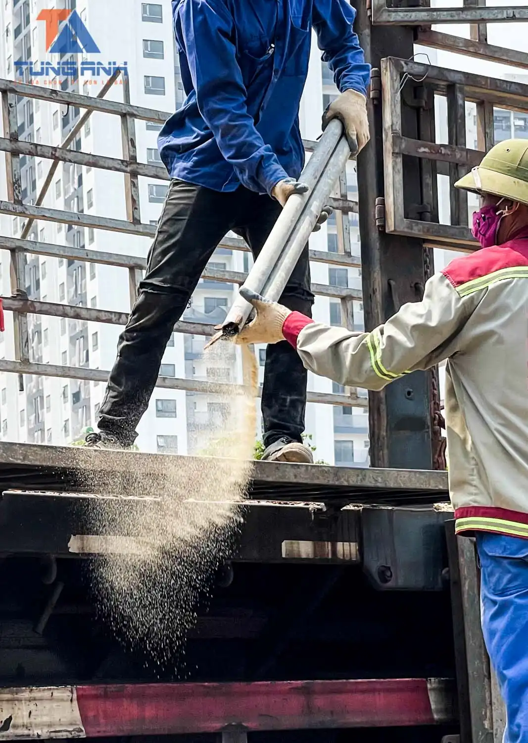 giàn giáo xây dựng Tùng Anh trở về từ Quy Nhơn, Bình Định