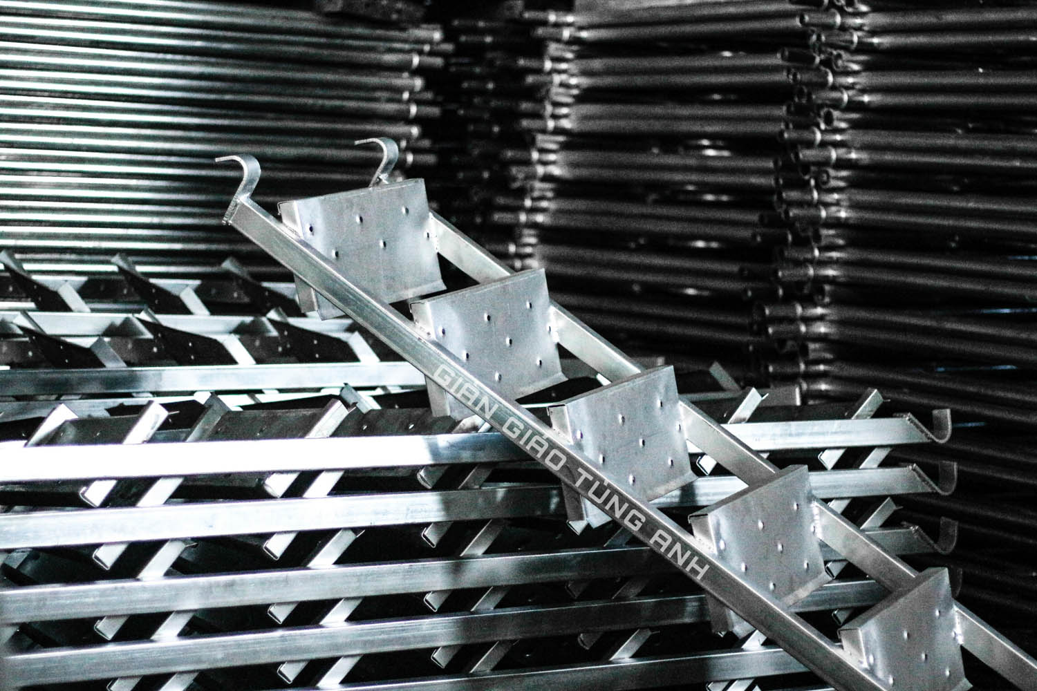 Thang giàn giáo xây dựng mạ kẽm