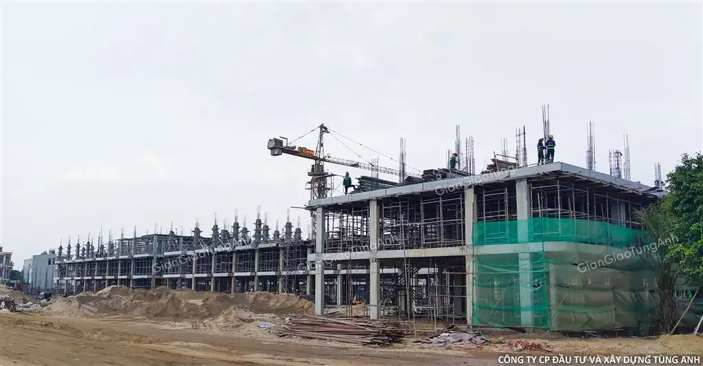 giàn giáo nêm thi công tại EcoPark Hải Dương