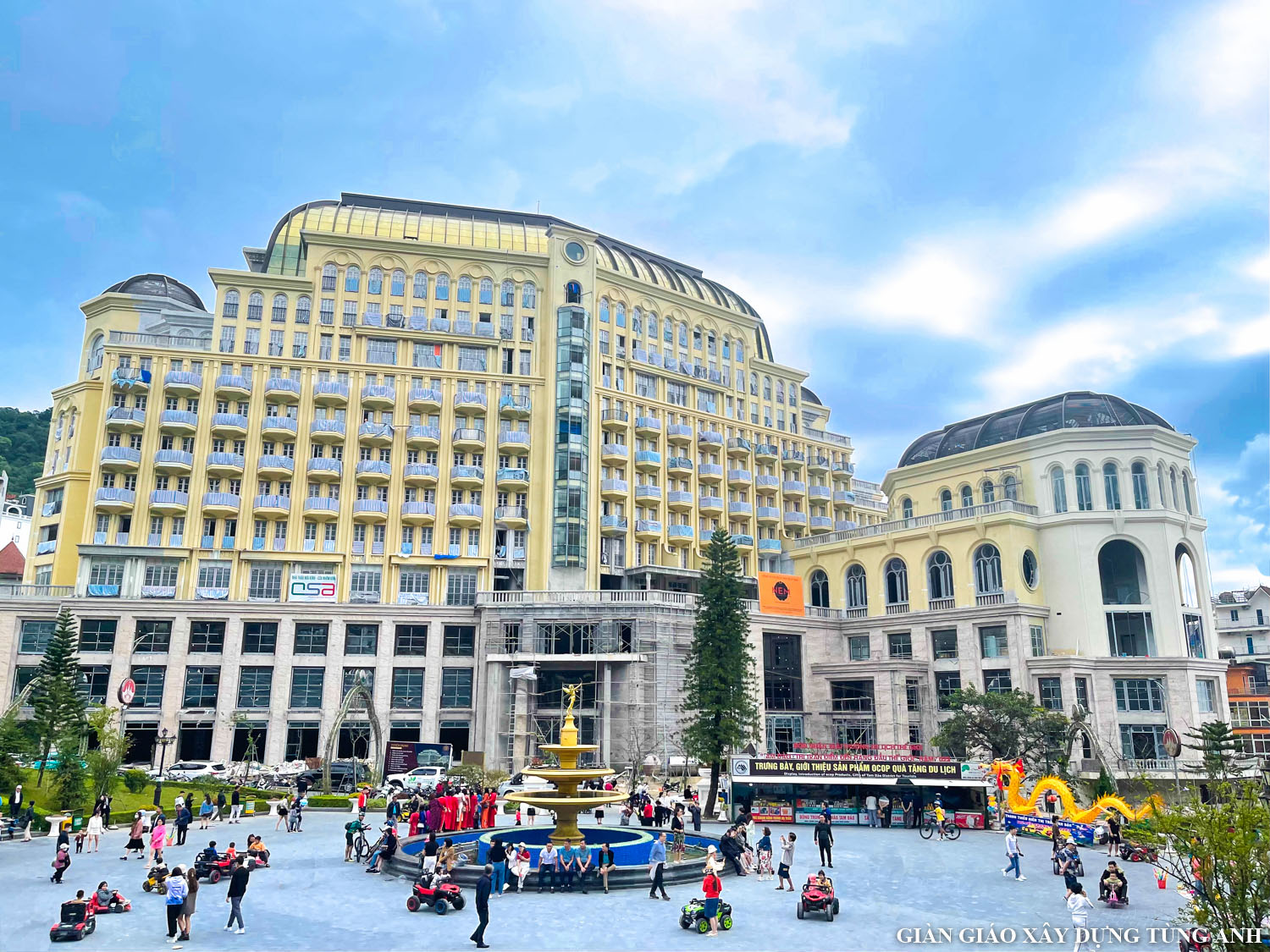giàn giáo xây dựng tại Hôtel de l'Amour Tam Đảo