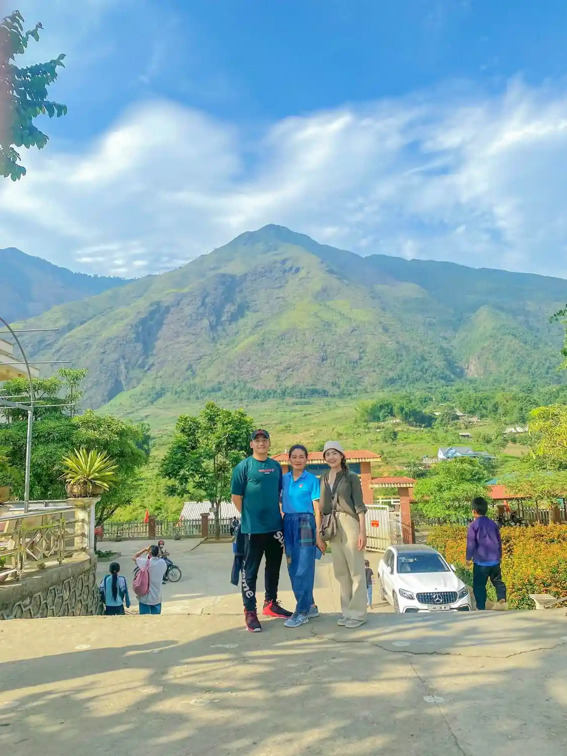 Thành viên công ty Tùng Anh trong chuyến đi thiện nguyện 2023