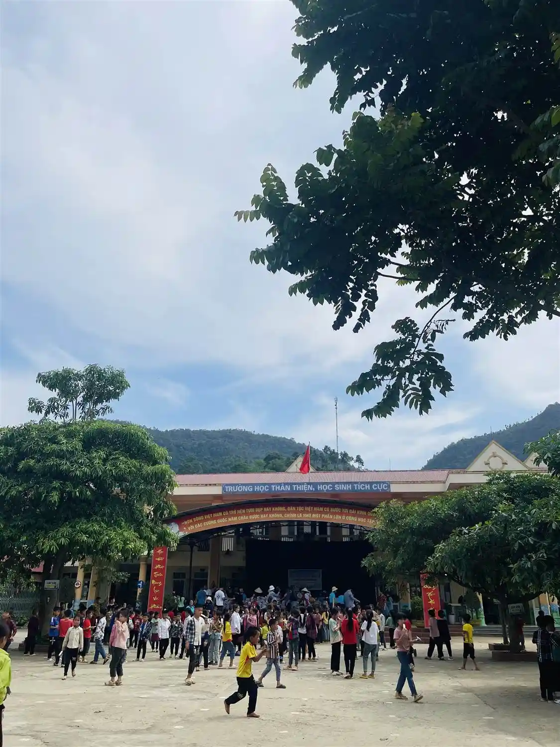 Trường PTDTBT Tiêu học xã Tà Mung