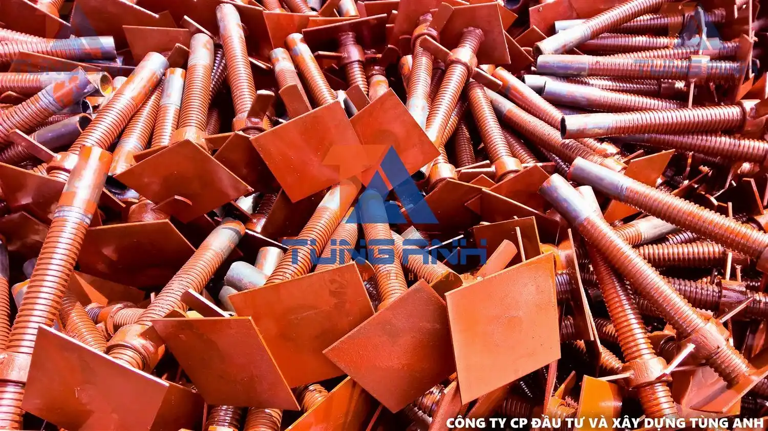 Kích chân giáo nêm